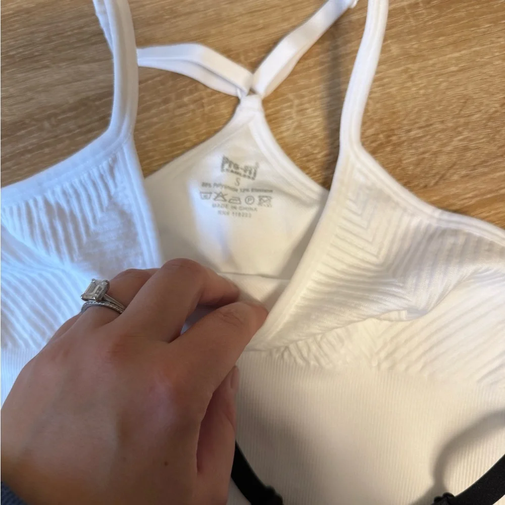Black and White Ribbed sports-bras! - Picture 4 of 4